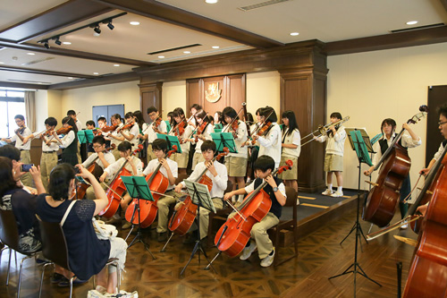 秀光オーケストラ部フレッシュコンサートの様子